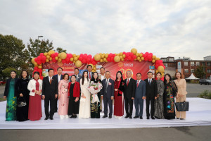 ALBUM: ĐOÀN CÁN BỘ CẤP CAO VIỆT NAM THĂM TTTM ĐỒNG XUÂN &amp; ASIA24