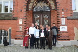 DẤU MỐC LỊCH SỬ CỦA CỘNG ĐỒNG NGƯỜI VIỆT BERLIN: KÝ KẾT THÀNH CÔNG HỢP ĐỒNG XÂY DỰNG KHU MỘ PHẬT GIÁO